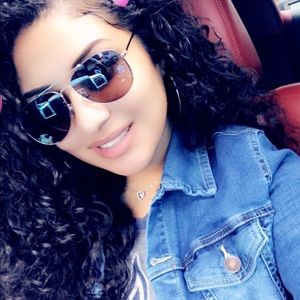 Meet your Posher, Adriana